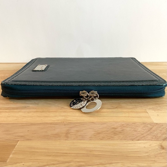 Nine West Emerald Green Metallic Snakeskin Zip IPad Cover - Picture 5 of 12